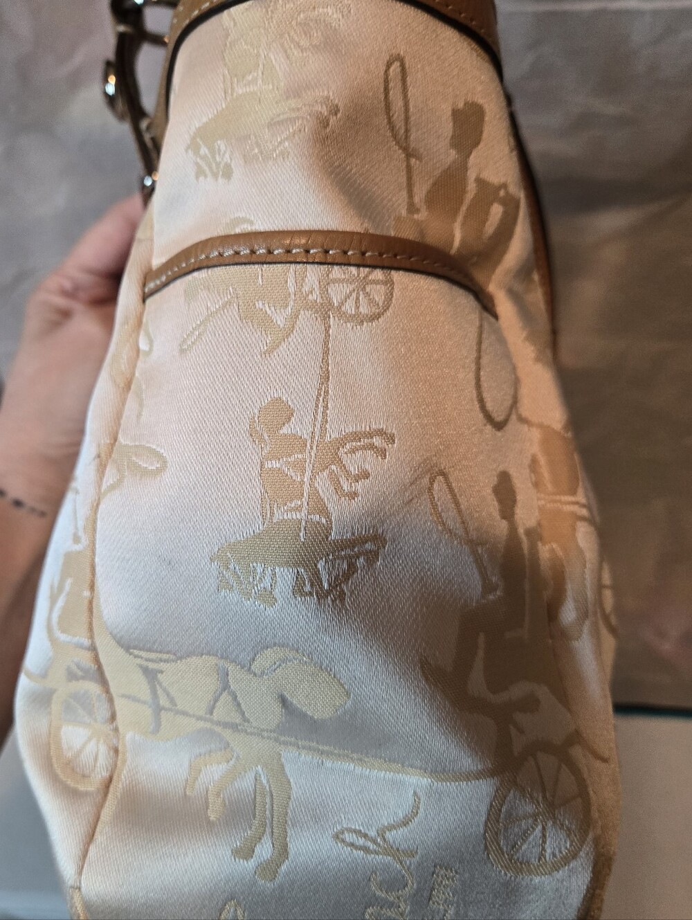 Coach East West Horse And Carriage Ivory & Tan Tote And 2 Bag Charms - Picture 3 of 11